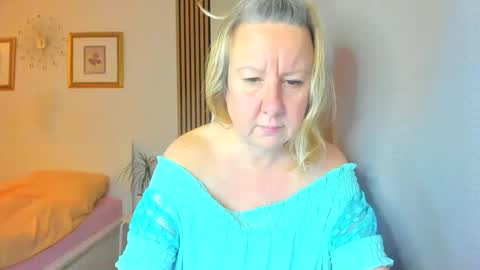 Snapshot of blonde_angel20 chatting on 12-28-24, 07:54 Nicole online show from 12-28-24, 07:54