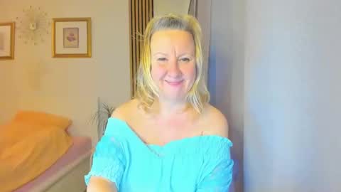 Snapshot of blonde_angel20 chatting on 12-29-24, 07:22 Nicole online show from 12-29-24, 07:22
