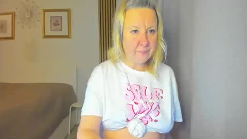 Snapshot of blonde_angel20 chatting on 01-28-25, 08:15 Nicole online show from 01-28-25, 08:15