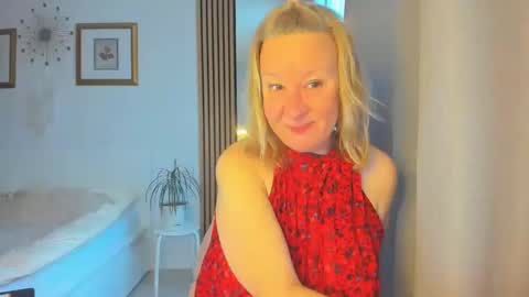 Snapshot of blonde_angel20 chatting on 03-11-25, 05:16 Nicole online show from 03-11-25, 05:16