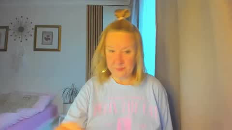 Snapshot of blonde_angel20 chatting on 03-12-25, 05:13 Nicole online show from 03-12-25, 05:13