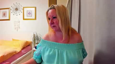 Nicole online show from 02-17-26, 04:57