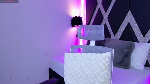 Snapshot of blonde_cat1515 chatting on 11-10-25, 02:10 alejandra online show from 11-10-25, 02:10