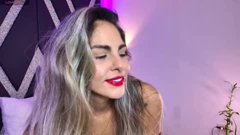 Snapshot of blonde_cat1515 chatting on 11-25-25, 05:29 alejandra online show from 11-25-25, 05:29