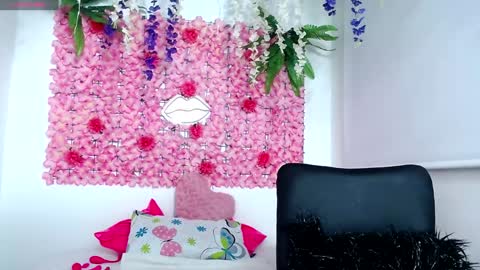 blonde_squirt_ online show from 01-08-25, 11:41