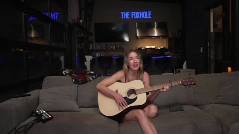 Snapshot of blondefoxsilverfox chatting on 11-04-25, 03:11 blondefoxsilverfox online show from 11-04-25, 03:11