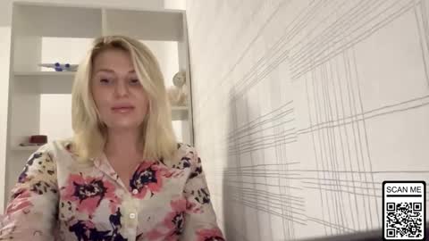 Snapshot of blondie_xoxoxo chatting on 10-25-25, 04:46 blondie_xoxoxo online show from 10-25-25, 04:46