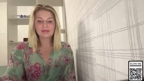 Snapshot of blondie_xoxoxo chatting on 10-31-25, 07:37 blondie_xoxoxo online show from 10-31-25, 07:37