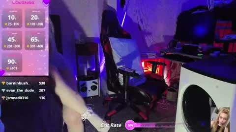 Snapshot of blondiebubblebooty chatting on 10-11-25, 01:42 Bubbles online show from 10-11-25, 01:42