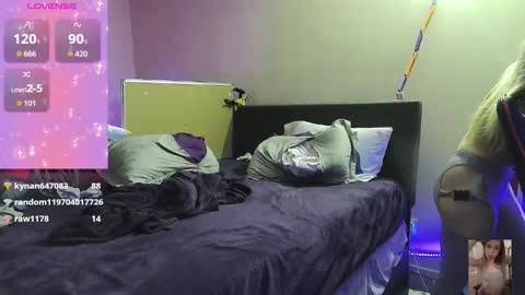 Snapshot of blondiebubblebooty chatting on 10-18-25, 02:14 Bubbles online show from 10-18-25, 02:14
