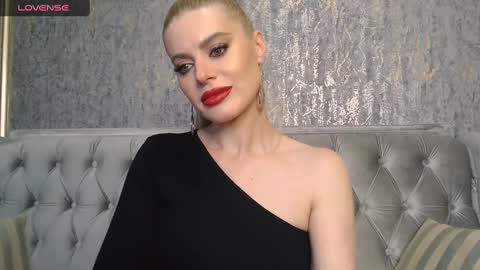 Snapshot of blondiestarxxx chatting on 01-11-25, 07:38 Helen online show from 01-11-25, 07:38