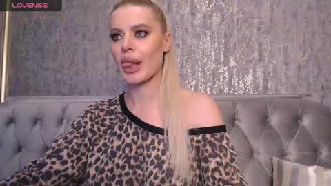 Snapshot of blondiestarxxx chatting on 01-19-25, 12:38 Helen online show from 01-19-25, 12:38