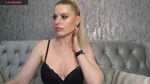 Snapshot of blondiestarxxx chatting on 02-08-25, 02:36 Helen online show from 02-08-25, 02:36