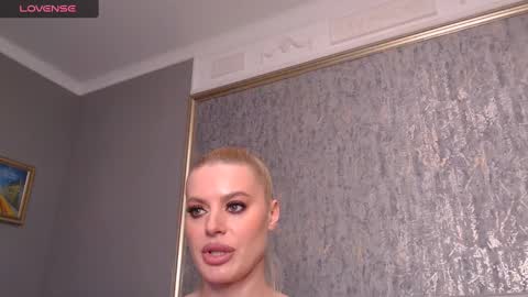 Snapshot of blondiestarxxx chatting on 03-11-25, 12:33 Helen online show from 03-11-25, 12:33