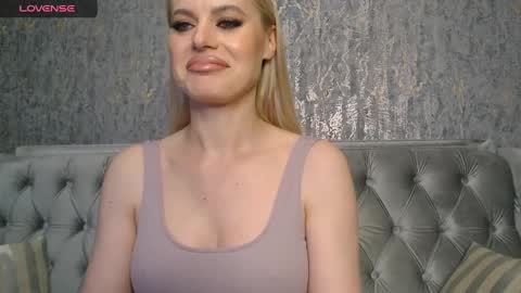 Snapshot of blondiestarxxx chatting on 03-12-25, 08:31 Helen online show from 03-12-25, 08:31