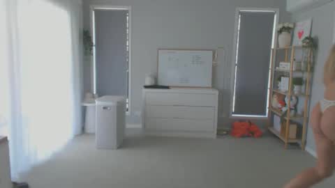 Snapshot of blondiewithapeach chatting on 11-12-25, 02:23 blondiewithapeach online show from 11-12-25, 02:23