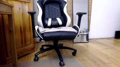 Snapshot of blondyelena chatting on 03-04-25, 07:51 blondyelena online show from 03-04-25, 07:51