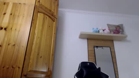 Snapshot of blondyelena chatting on 11-01-25, 07:54 blondyelena online show from 11-01-25, 07:54