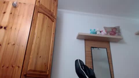 Snapshot of blondyelena chatting on 11-28-25, 10:18 blondyelena online show from 11-28-25, 10:18