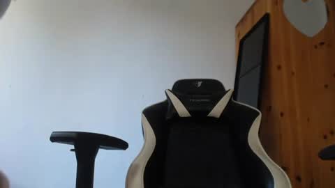 Snapshot of blondyelena chatting on 06-26-26, 06:07 blondyelena online show from 06-26-26, 06:07