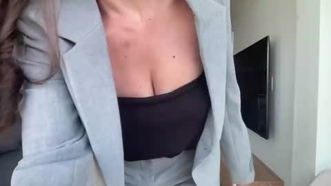 Snapshot of bloomyogi chatting on 06-19-26, 09:40 Emma Bloom online show from 06-19-26, 09:40