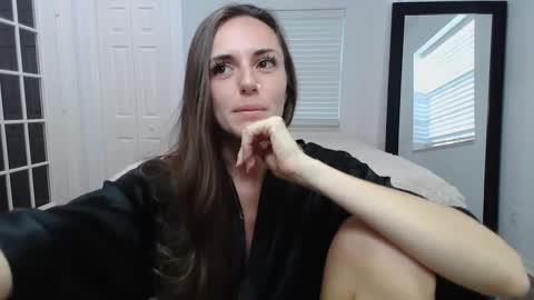 Snapshot of blowjobboss chatting on 12-16-24, 06:16 Sarah Zee online show from 12-16-24, 06:16