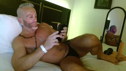 Wyatt online show from 11-04-25, 04:22