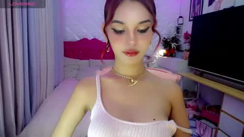 Snapshot of blue_aiveexx chatting on 06-19-26, 02:16 aivee online show from 06-19-26, 02:16