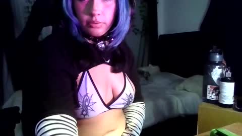 Snapshot of blue_katt chatting on 09-19-25, 11:16 blue katt online show from 09-19-25, 11:16