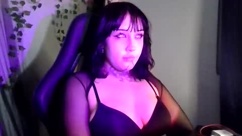 Snapshot of blue_katt chatting on 01-06-26, 01:31 blue katt online show from 01-06-26, 01:31