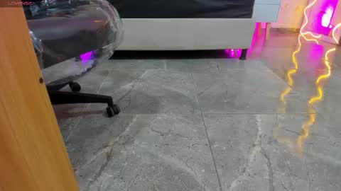 blue_tay1 online show from 10-25-25, 11:40