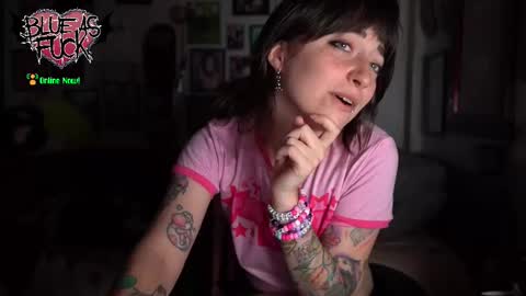 Snapshot of blueasfuck chatting on 11-11-25, 01:16 Blue online show from 11-11-25, 01:16