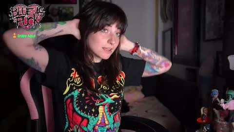 Snapshot of blueasfuck chatting on 11-21-25, 01:59 Blue online show from 11-21-25, 01:59