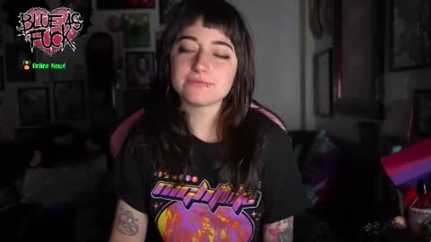 Snapshot of blueasfuck chatting on 12-18-25, 01:22 Blue online show from 12-18-25, 01:22