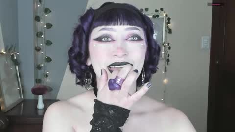 sophie  online show from 12-19-25, 12:28