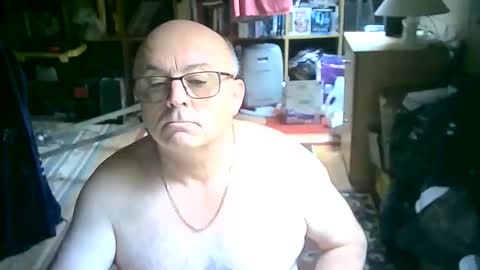 Snapshot of bluebox65 chatting on 09-13-25, 01:22 bluebox65 online show from 09-13-25, 01:22