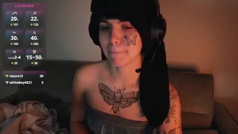 Snapshot of bluedweeb chatting on 12-05-24, 05:48 Blue online show from 12-05-24, 05:48