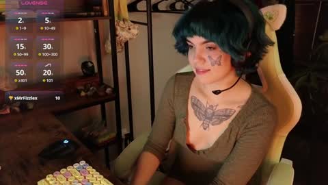 Snapshot of bluedweeb chatting on 12-13-24, 04:43 Blue online show from 12-13-24, 04:43