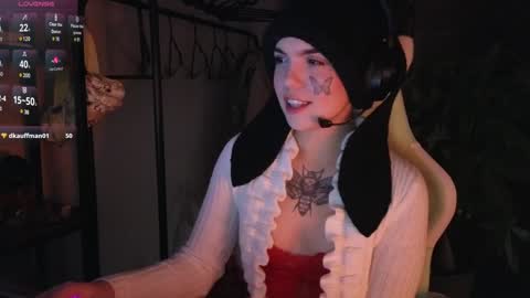 Snapshot of bluedweeb chatting on 12-22-24, 05:23 Blue online show from 12-22-24, 05:23