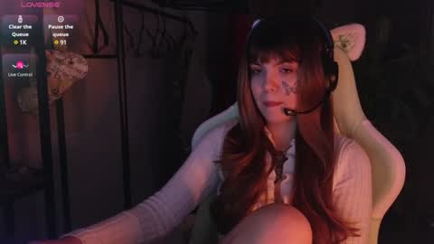 Snapshot of bluedweeb chatting on 12-25-24, 05:48 Blue online show from 12-25-24, 05:48