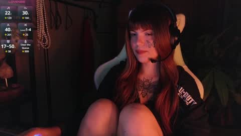 Snapshot of bluedweeb chatting on 01-04-25, 05:16 Blue online show from 01-04-25, 05:16