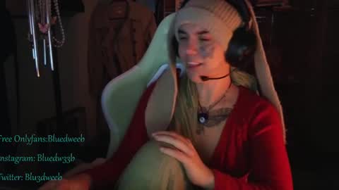 Snapshot of bluedweeb chatting on 02-19-25, 07:28 Blue online show from 02-19-25, 07:28