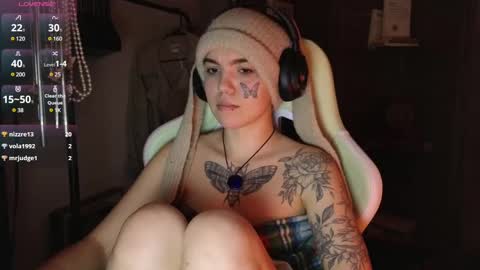 Snapshot of bluedweeb chatting on 03-08-25, 06:10 Blue online show from 03-08-25, 06:10