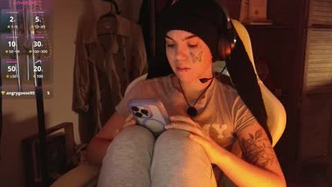 Snapshot of bluedweeb chatting on 03-09-25, 06:39 Blue online show from 03-09-25, 06:39