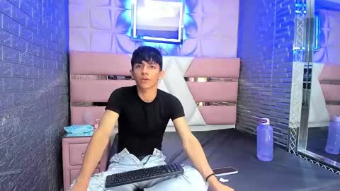 blueestar03 online show from 12-18-24, 02:28