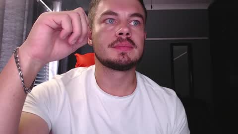 Snapshot of blueeyeboy0 chatting on 12-19-24, 01:07 blueeyeboy0 online show from 12-19-24, 01:07