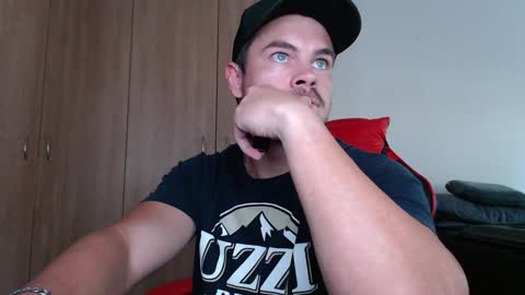 Snapshot of blueeyeboy0 chatting on 01-06-25, 12:35 blueeyeboy0 online show from 01-06-25, 12:35
