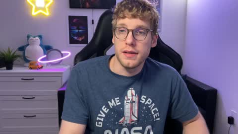 Snapshot of blueeyedtallguy chatting on 12-04-24, 09:24 blueeyedtallguy online show from 12-04-24, 09:24