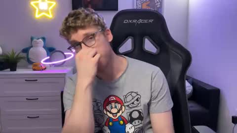 Snapshot of blueeyedtallguy chatting on 12-06-24, 04:36 blueeyedtallguy online show from 12-06-24, 04:36