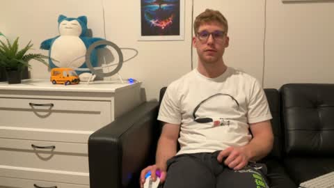 Snapshot of blueeyedtallguy chatting on 12-15-24, 04:40 blueeyedtallguy online show from 12-15-24, 04:40